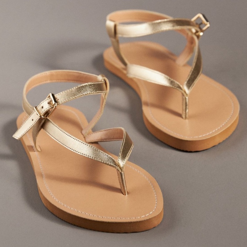 🟠NWT PILCRO Leather Thong Sandals in Gold Sz 6-6.5